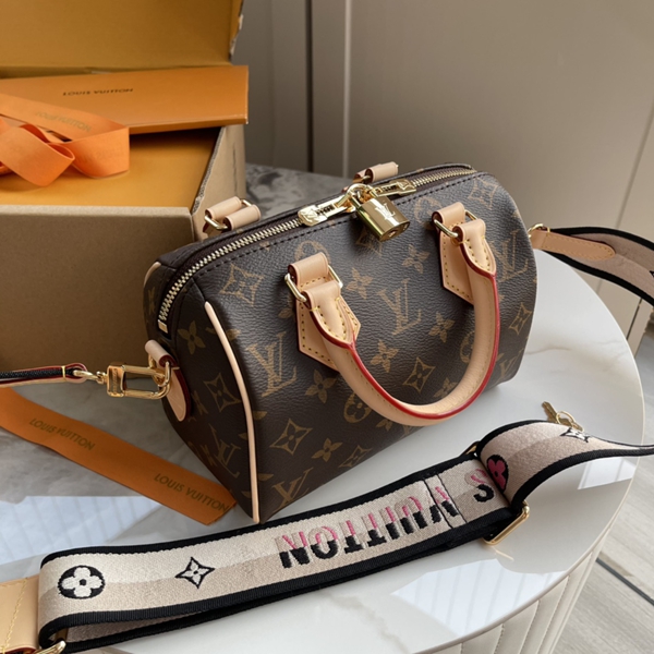 ルイヴィトンバッグ側面デザイン